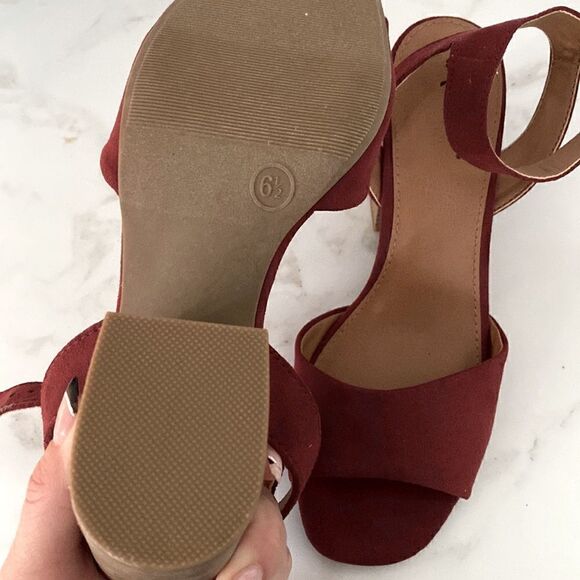 Universal thread platform sandals NWOT - Picture 4 of 5